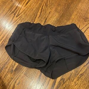 LULU SIZE 4 SPEED UPS. BLACK. Starting price -$10. Willing to negotiate